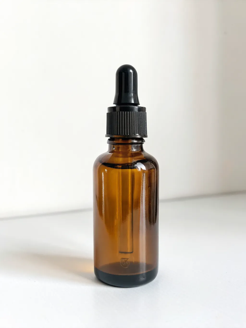 The raw source photo of the same serum bottle